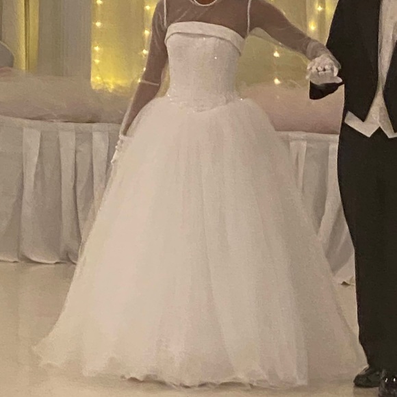 Stunning tulle wedding dress with satin corseted bodice in superb condition! - Picture 5 of 6